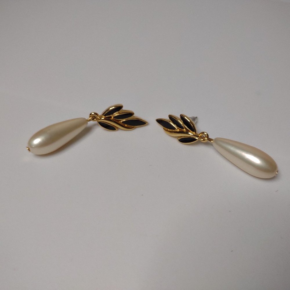 Cute Gold Tone And Cream Colored Dangle Earrings